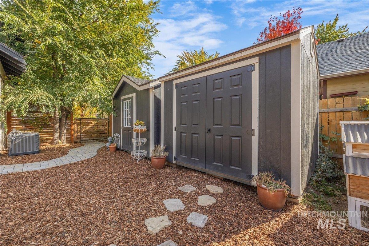 2141 N. 15th St, Boise, Idaho 83702, 3 Bedrooms, 2.5 Bathrooms, Residential For Sale, Price $950,000,MLS 99004440