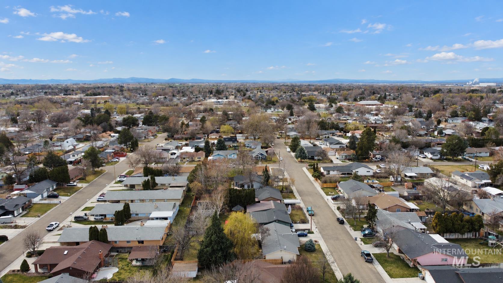 2311 S Ohio Ave, Caldwell, Idaho 83605, 2 Bedrooms, 1.5 Bathrooms, Residential Income For Sale, Price $410,000,MLS 99004444