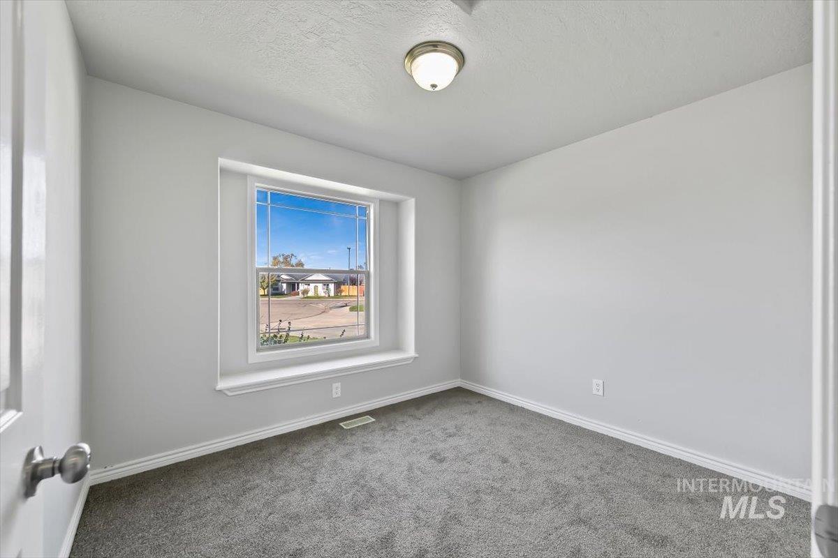 1229 W Aberdeen Ave, Nampa, Idaho 83686, 3 Bedrooms, 2 Bathrooms, Residential For Sale, Price $365,000,MLS 99004446