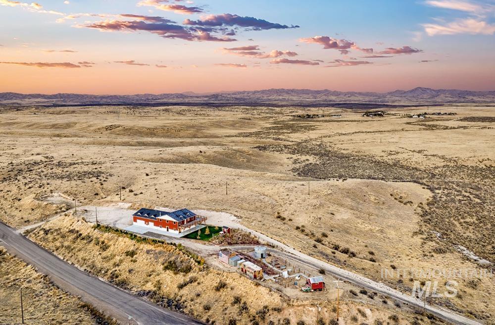 870 Desert Wind Rd, Boise, Idaho 83716, 3 Bedrooms, 2.5 Bathrooms, Residential For Sale, Price $899,900,MLS 99004450
