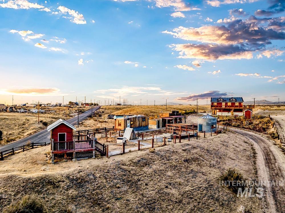870 Desert Wind Rd, Boise, Idaho 83716, 3 Bedrooms, 2.5 Bathrooms, Residential For Sale, Price $899,900,MLS 99004450