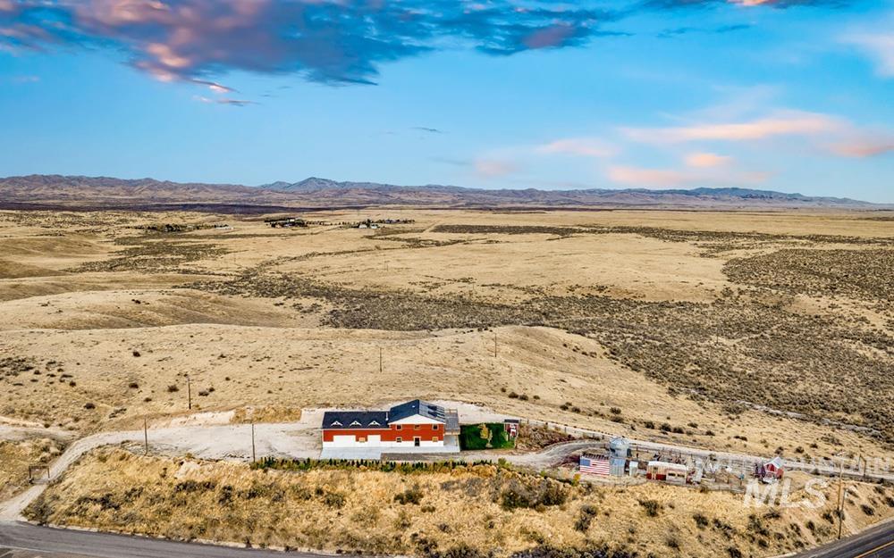 870 Desert Wind Rd, Boise, Idaho 83716, 3 Bedrooms, 2.5 Bathrooms, Residential For Sale, Price $899,900,MLS 99004450