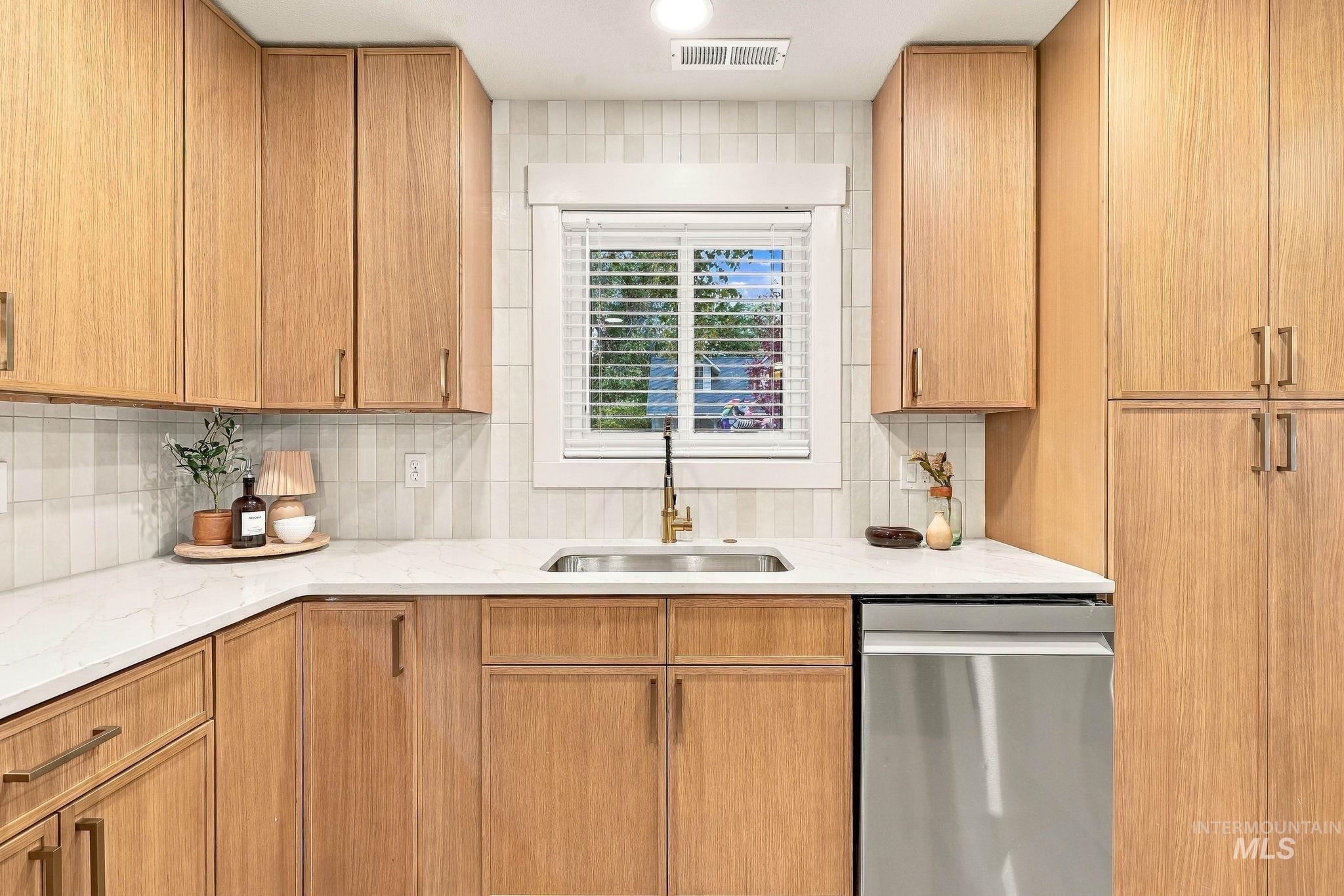2213 N 26th St, Boise, Idaho 83702, 3 Bedrooms, 2 Bathrooms, Residential For Sale, Price $665,000,MLS 99004457