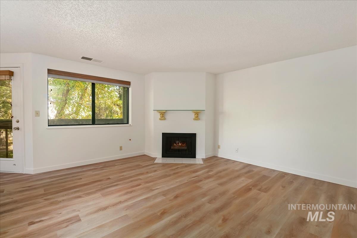 3719 S Gekeler Ln, Boise, Idaho 83706, 2 Bedrooms, 2 Bathrooms, Residential For Sale, Price $292,900,MLS 99004458