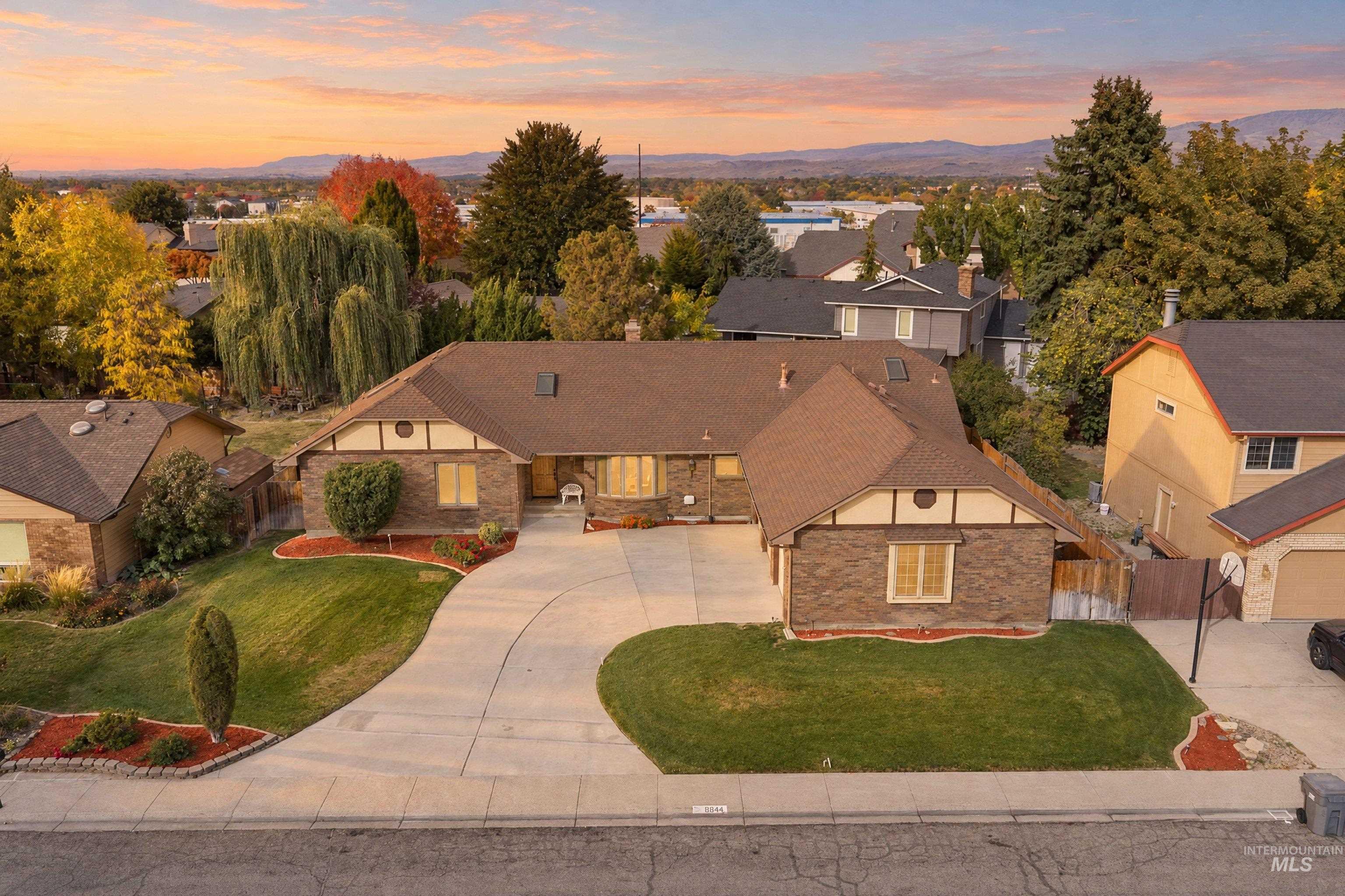 8844 W Brookview Drive, Boise, Idaho 83709, 4 Bedrooms, 3.5 Bathrooms, Residential For Sale, Price $625,000,MLS 99004464